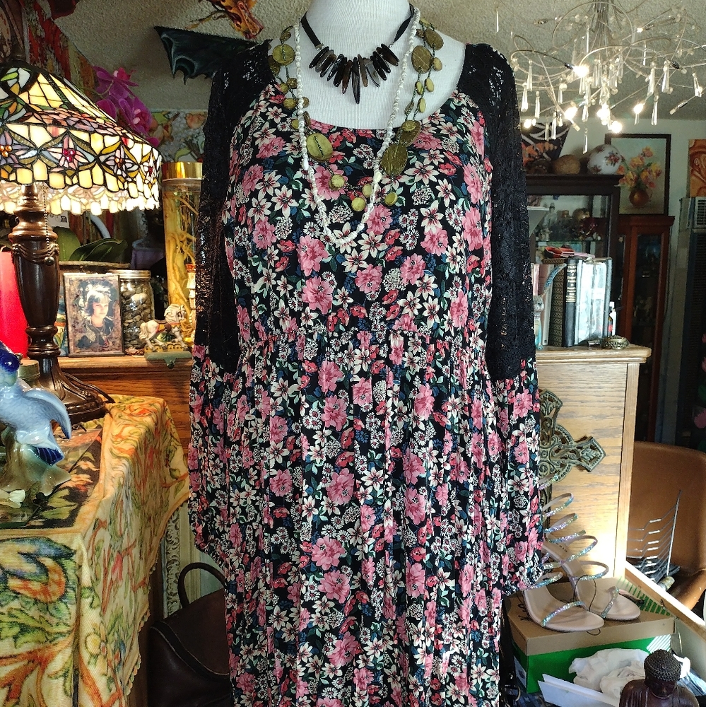 Torah dress - Picture 2 of 2
